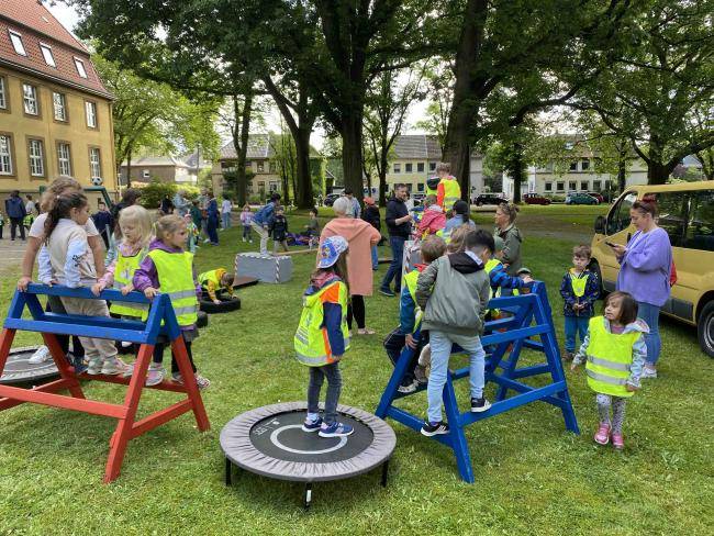 Auch hinterm Rathaus gibt es richtig viel zum Spielen