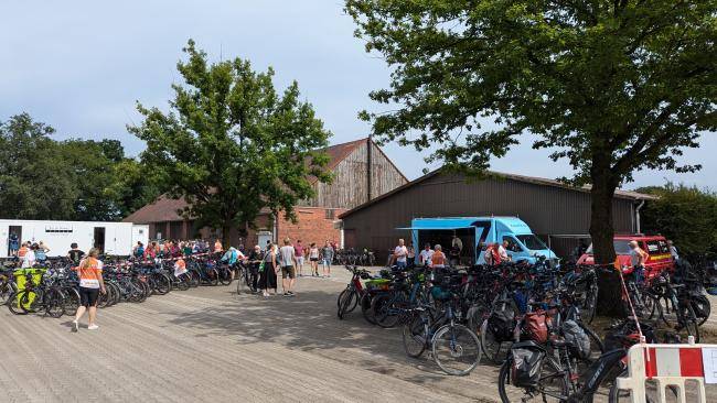 NRW Radtour 2024 Haus Vogelsang Pause Haus Vogelsang Fahrradparkplatz