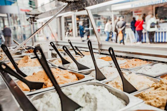 Wochenmarkt Marktstand Feinkost Amine Theke 