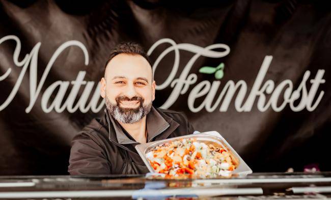 Wochenmarkt Marktstand Feinkost Amine Bedienung