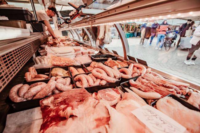 Wochenmarkt Marktstand Tewes-Die Fleischerei Theke 