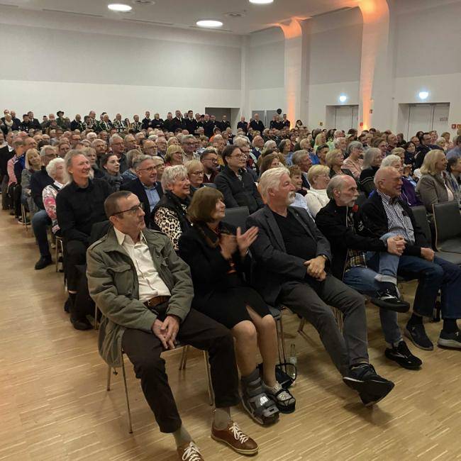Publikum in der Stadthalle beim Ehrenamtsempfang 2024