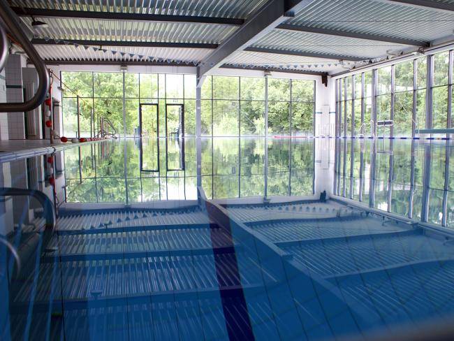 Das Bild zeigt das Stadtbad von innen.