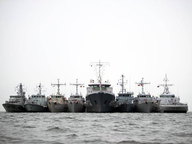 Das Foto zeigt die Datteln als 3. Einheit von rechts. Es entstand vorm Einlaufen in Lübeck und beinhaltet folgende Einheiten (v.l.):  KULLEN (Schweden), SAKALA (Estland), LOBELIA (Belgien), ANDROMEDE (Frankreich), SNELLIUS (Niederlande), DATTELN, L'AIGLE (Frankreich), HINNOY (Norwegen). 