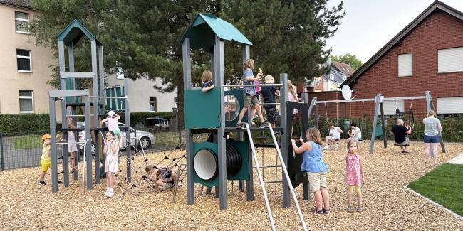 Das Bild zeigt den Spielplatz am Schlingewiesch
