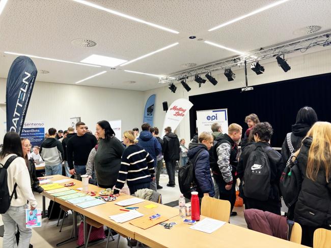 Teilnehmer*innen der Berufsausbildungsmesse 2024