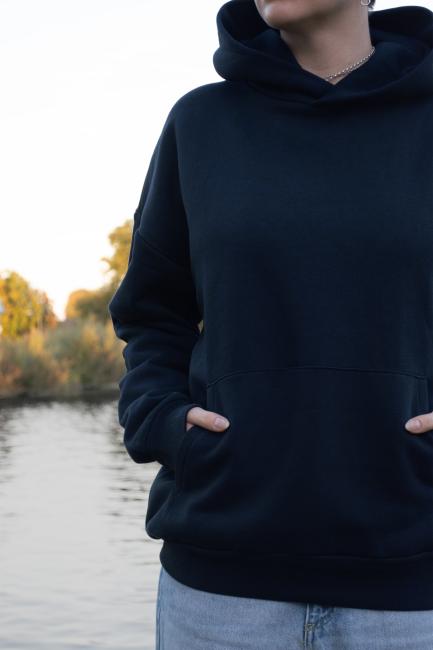 Hoodie mit Datteln Logo - Detailansicht Brust - Merch