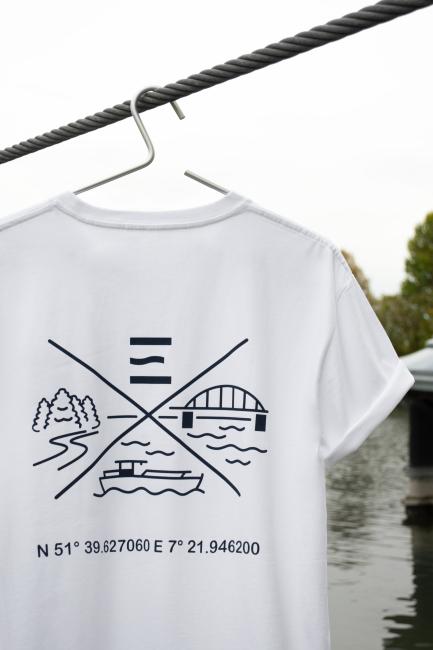 T-Shirt mit Datteln Logo - Detailansicht Rücken - Merch