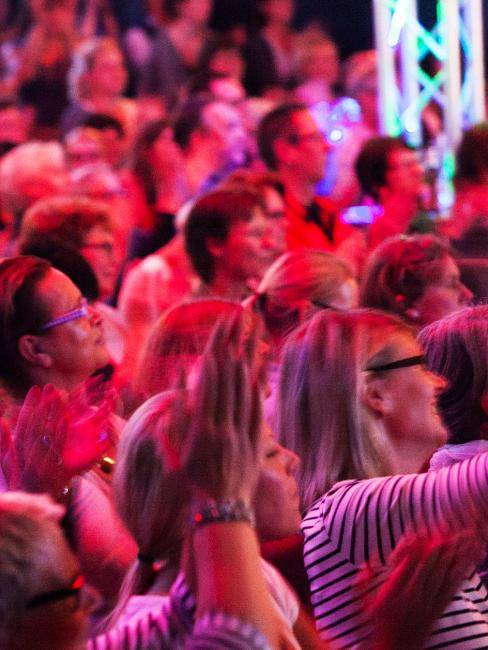 Teilnehmer*innen beim Rudelsingen