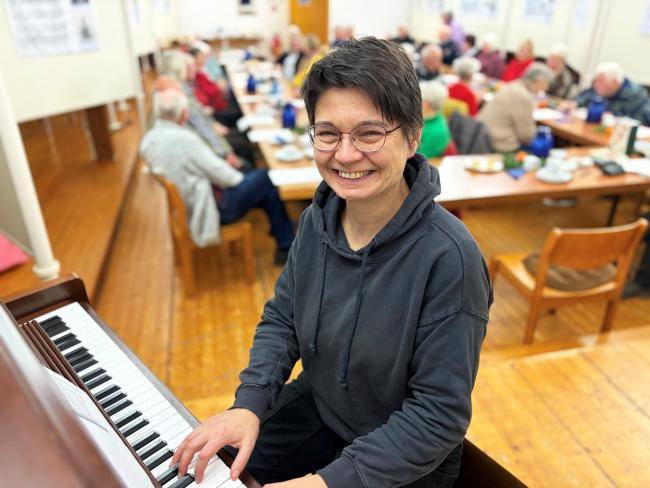 Singtreff mit Irina Tseytlina am Klavier im Dorfschultenhof 