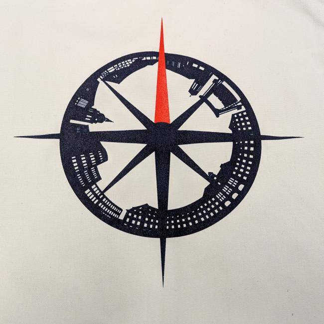 Baumwolltasche im Datteln-Design Detailaufnahme Kompass