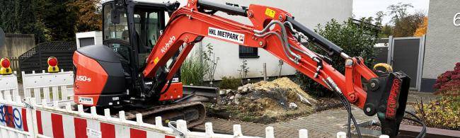 Bagger an einem Verdachtspunkt