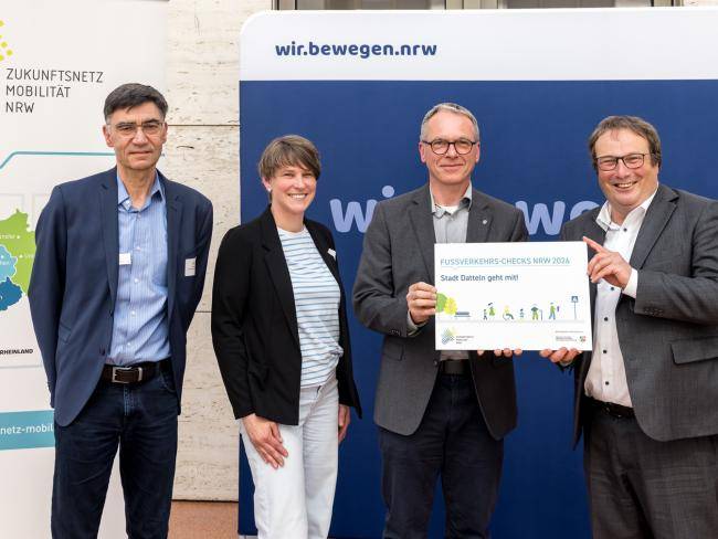 Bürgermeister André Dora und die Mobilitätsbeauftragte Anja Althoff in Düsseldorf mit Minister Oliver Krischer