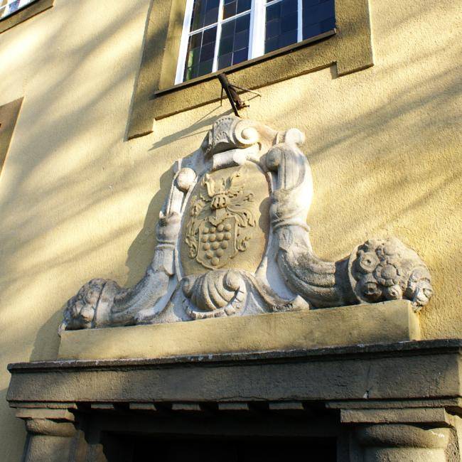 Bülow-Wappen an der Ostseite des Rathauses