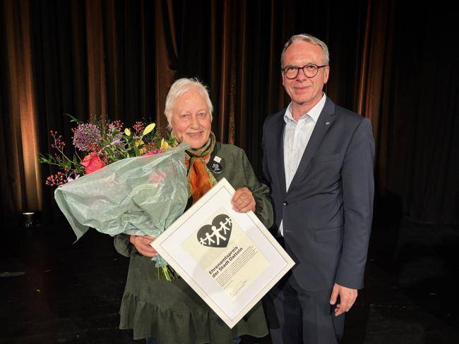 Ehrenamtspreisträgerin Annette Michels und André Dora beim Ehrenamtsempfang 2026 